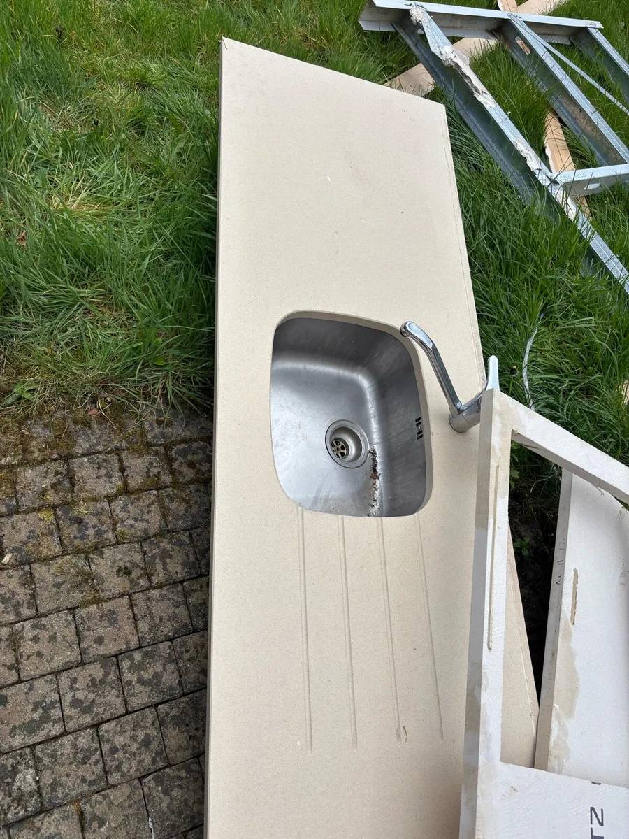 Quartz Kitchen Counter - Image 2