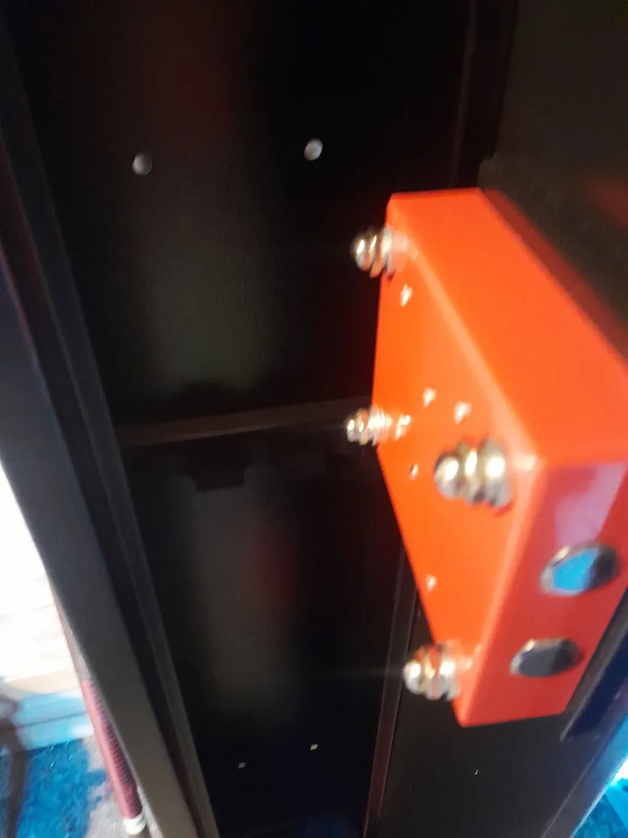 Cogswell and harrison three  gun cabnet - Image 3