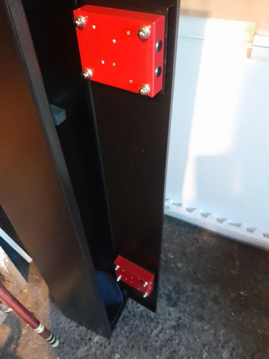 Cogswell and harrison three  gun cabnet - Image 2