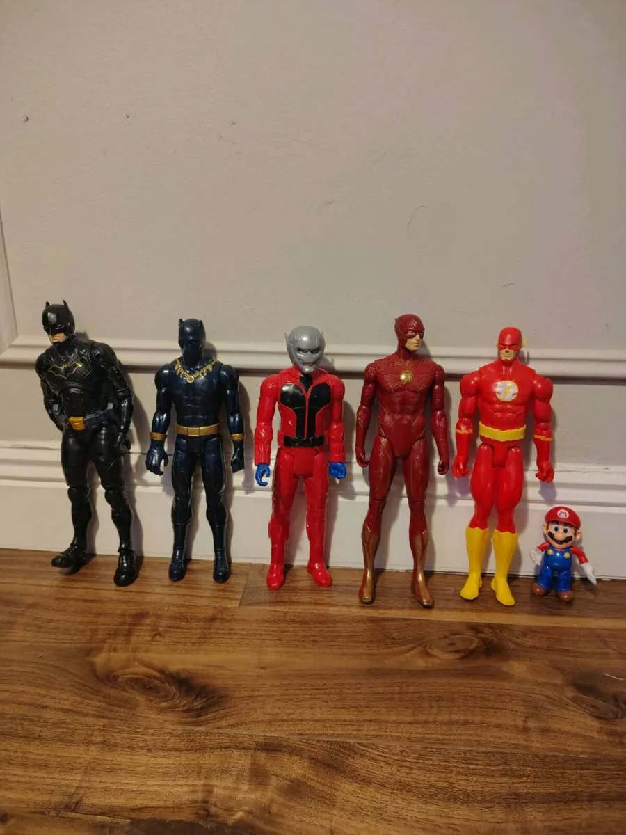 Assortment of figures