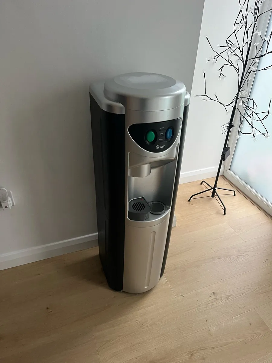 Water Drinking Fountain - Image 1