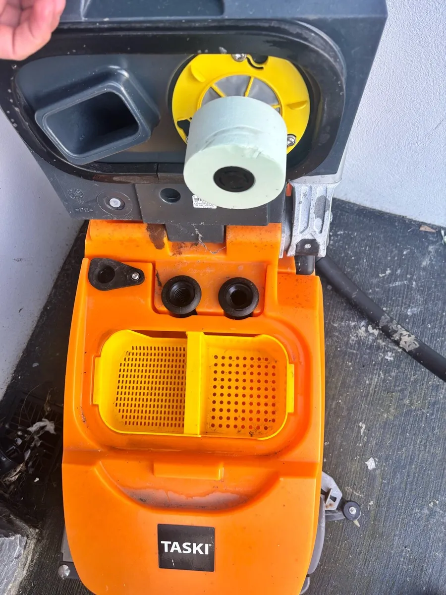 Taski floor polisher/dryer - Image 2