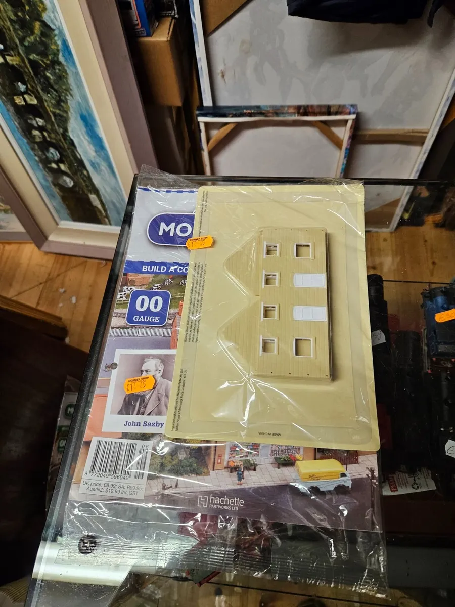 Hornby OO Gauge Building