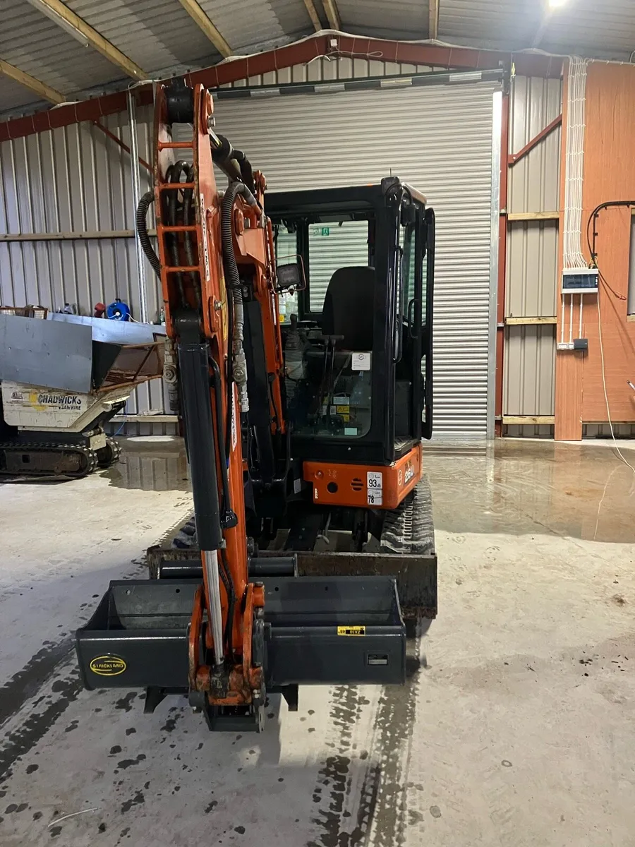 Hitachi 26u mini digger for sale - Image 1