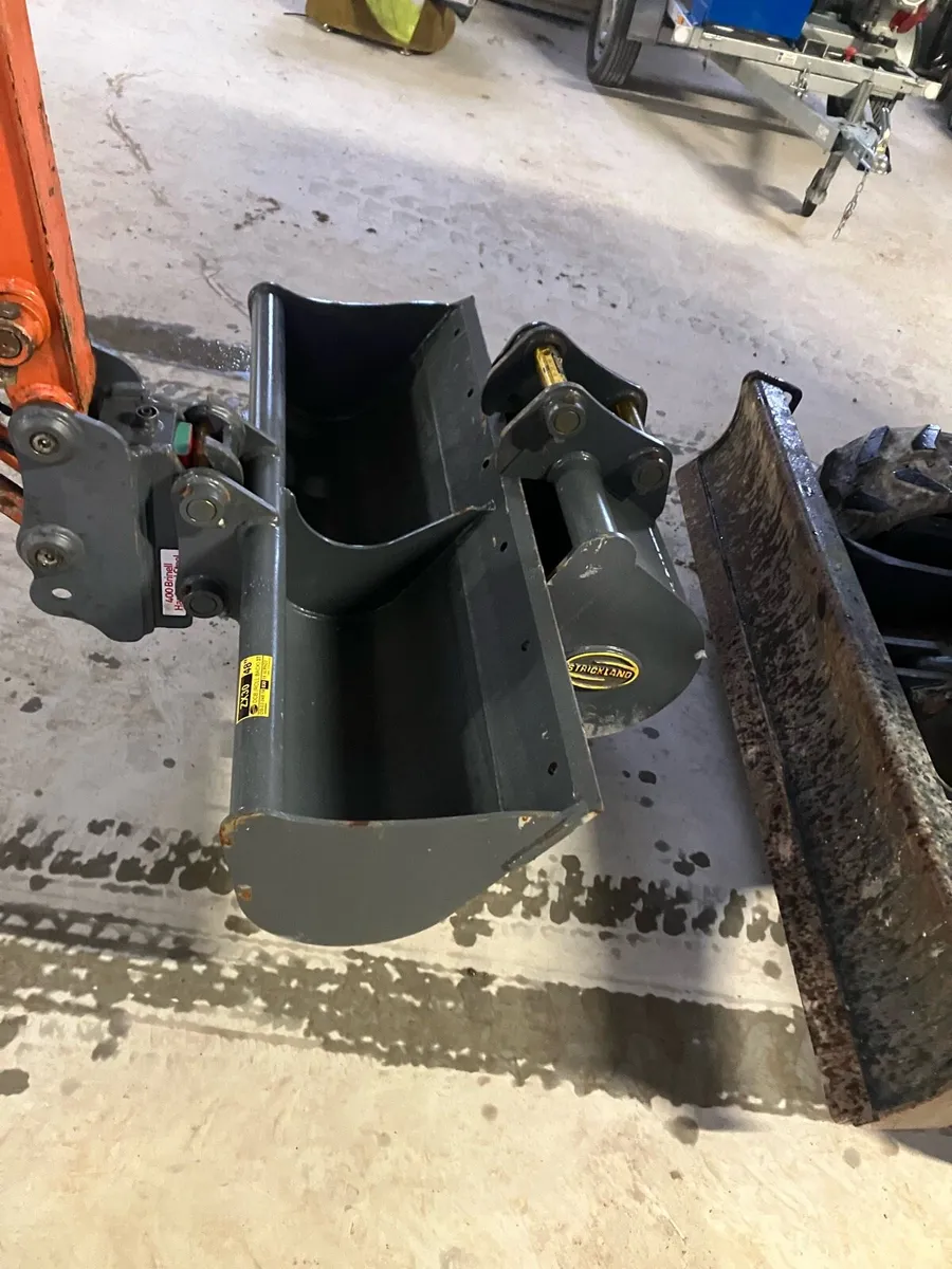 Hitachi 26u mini digger for sale - Image 2