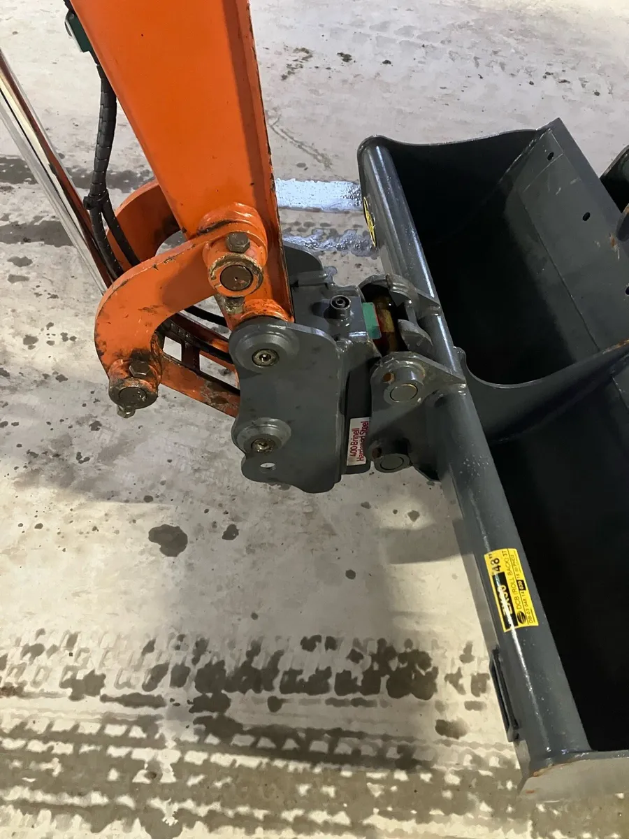 Hitachi 26u mini digger for sale - Image 4