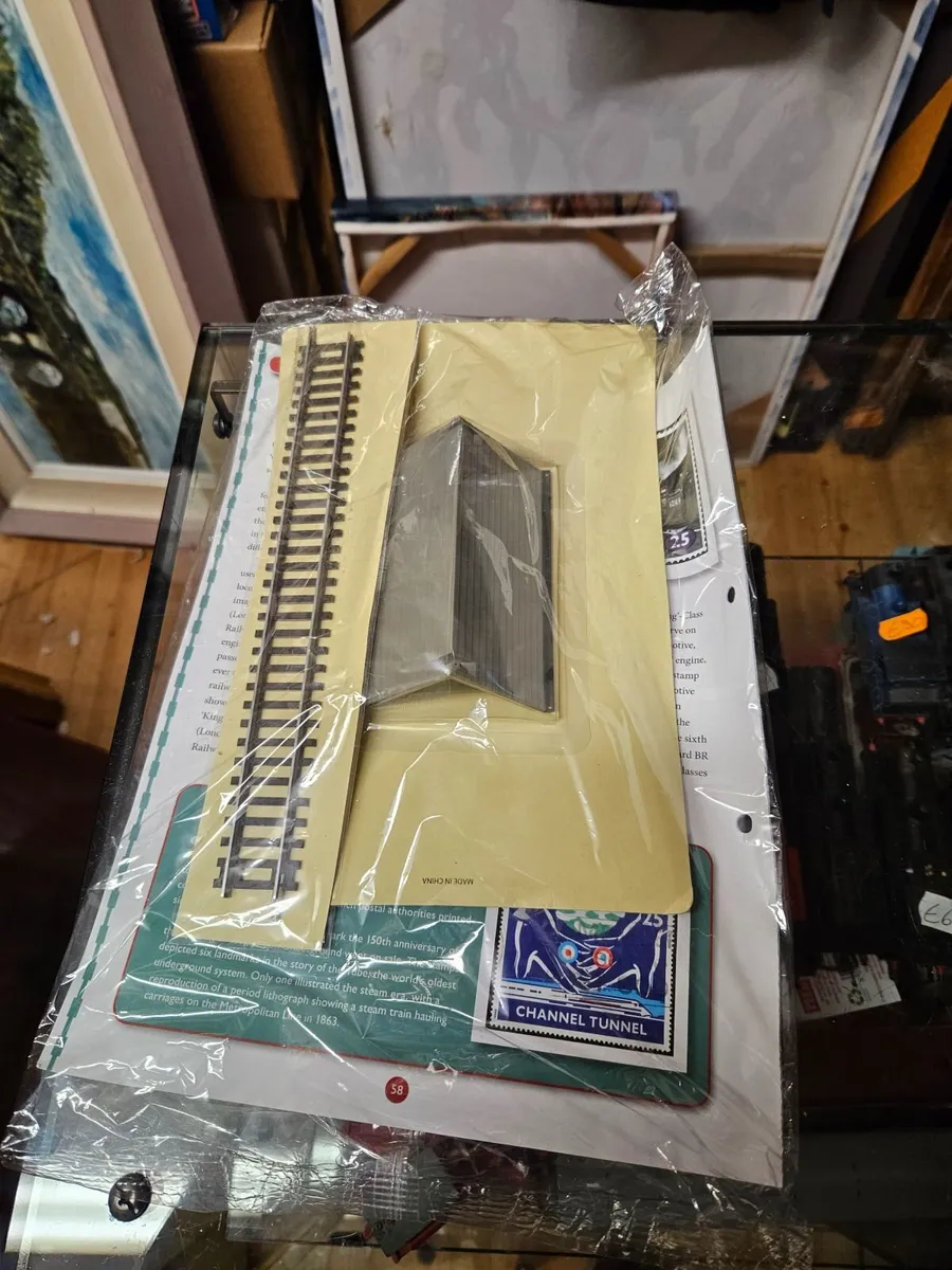 Hornby OO Gauge Roof and Track