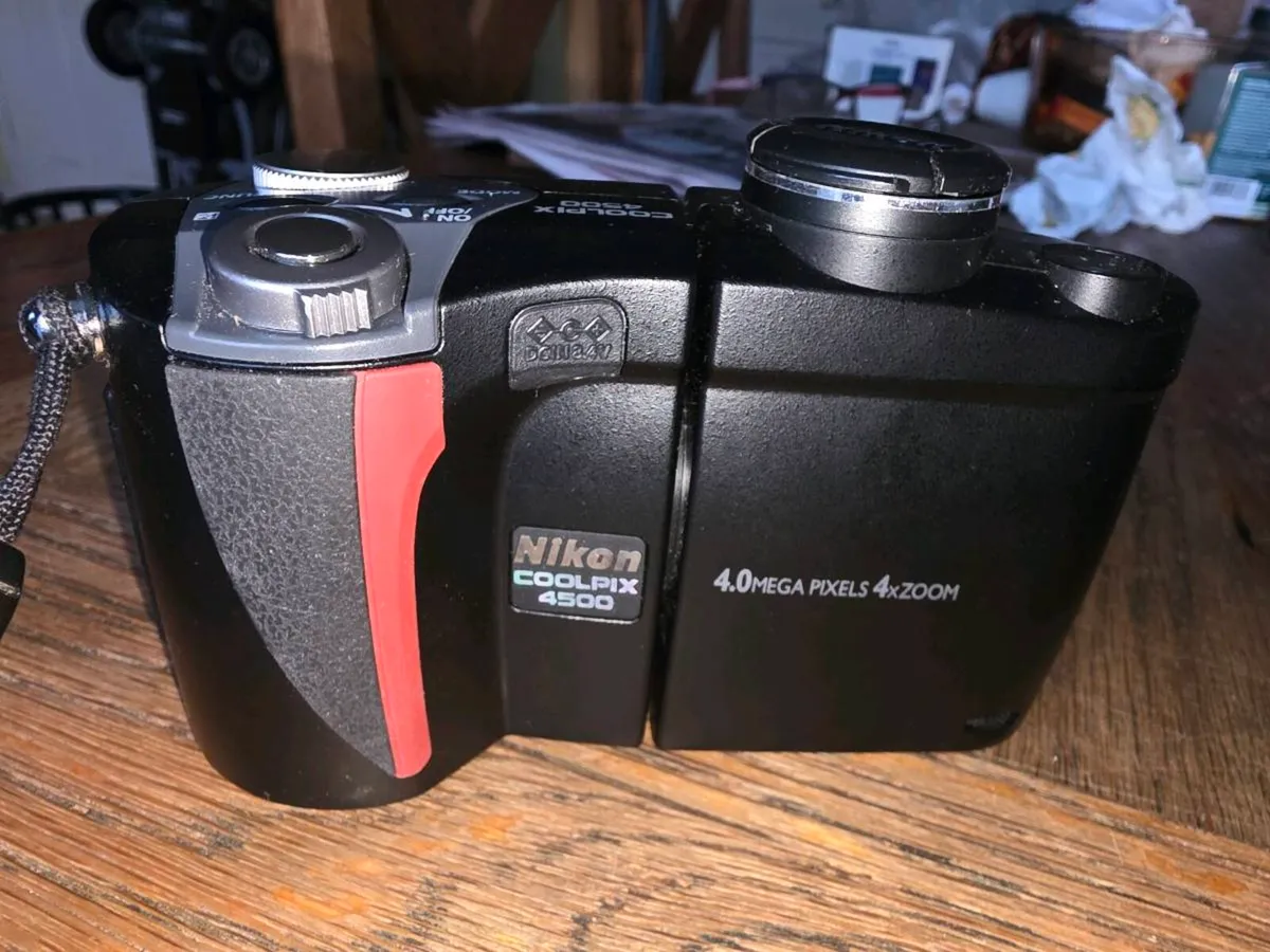 NIKON COOLPIX 4500, Brand New Camera & Flash ! - Image 1