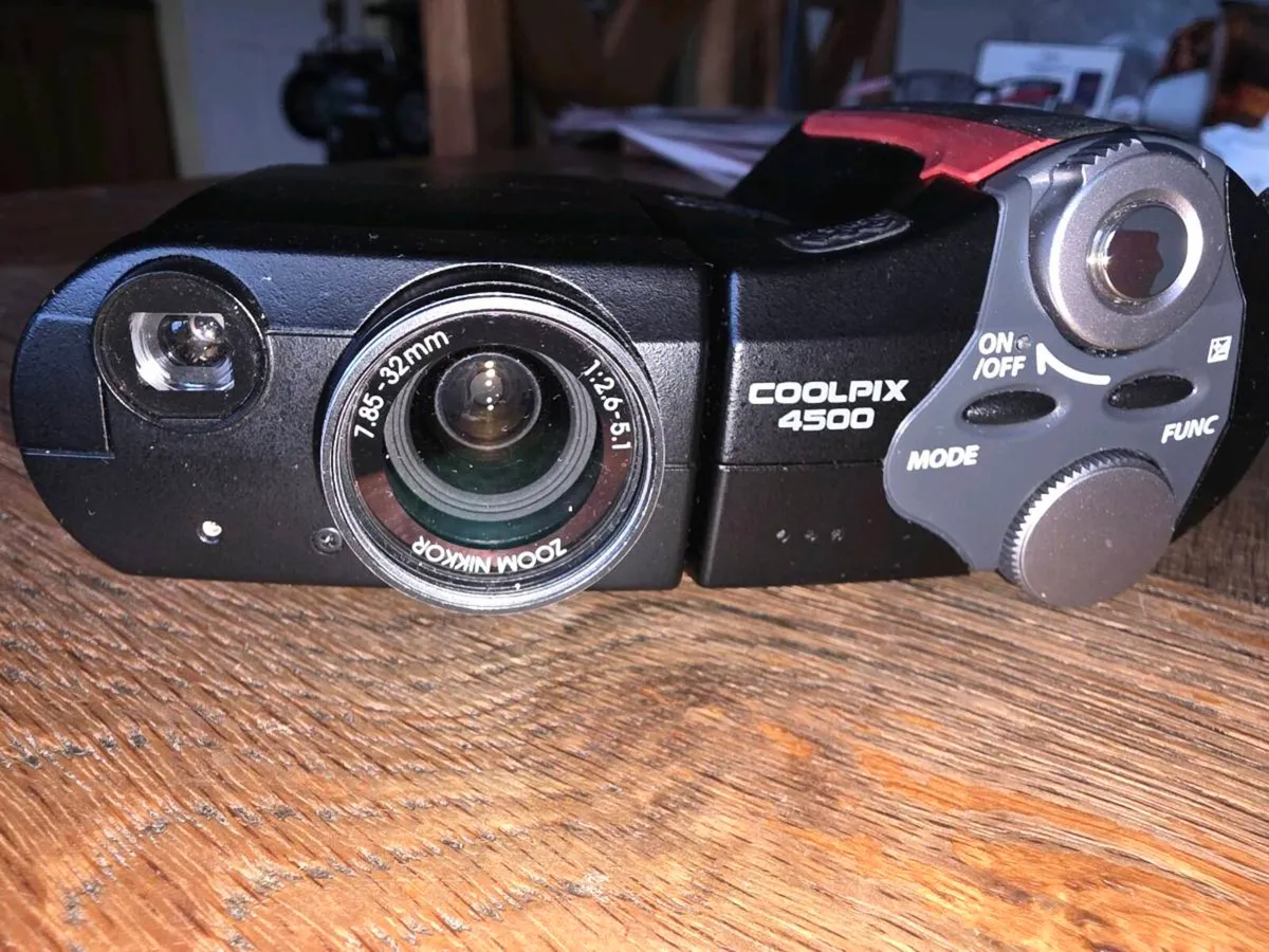 NIKON COOLPIX 4500, Brand New Camera & Flash ! - Image 2