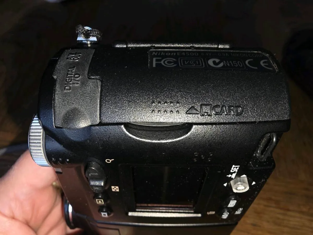 NIKON COOLPIX 4500, Brand New Camera & Flash ! - Image 4