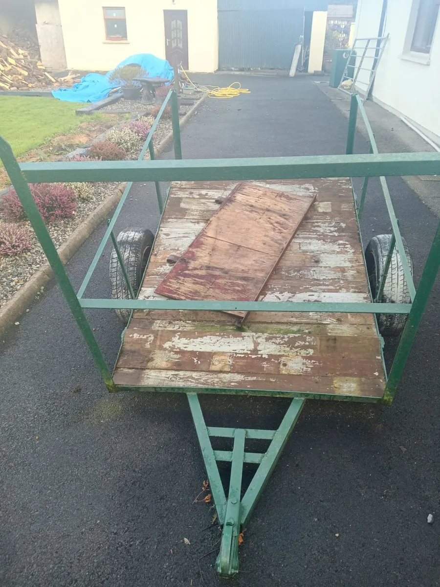 Small trailer - Image 1