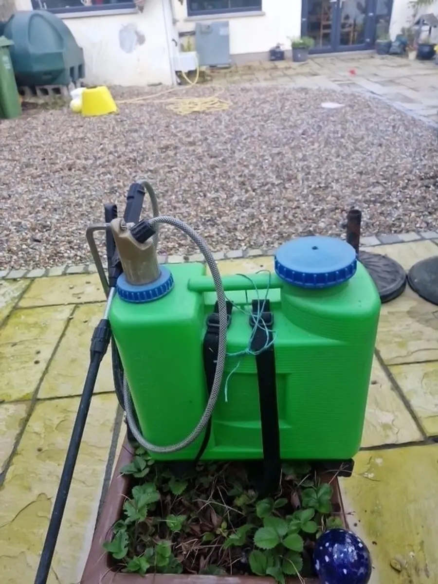 ROSY 22 Litre  knapsack sprayer - Image 2