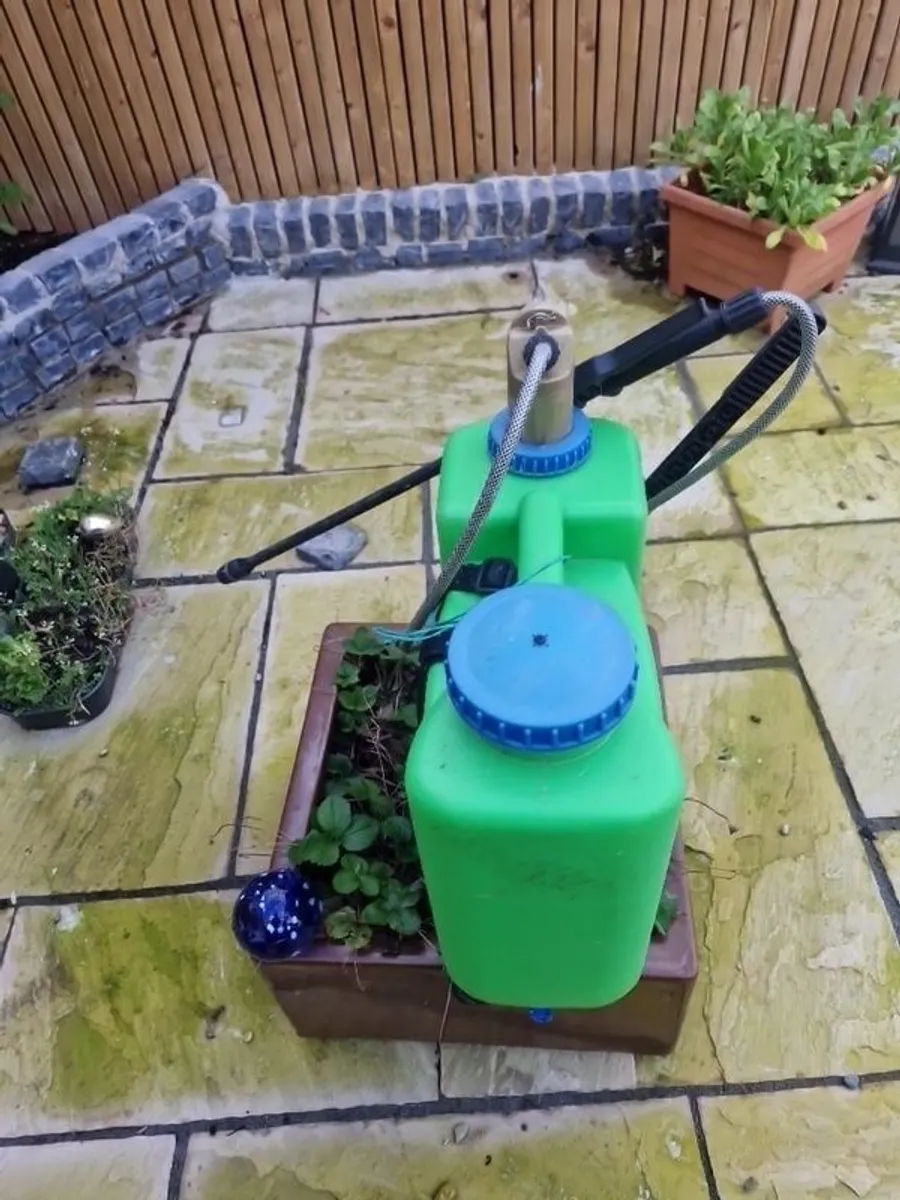 ROSY 22 Litre  knapsack sprayer - Image 3