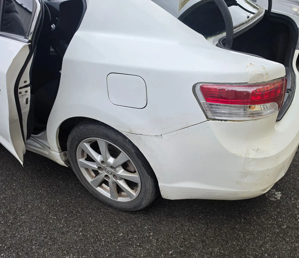 Toyota avensis - Image 4