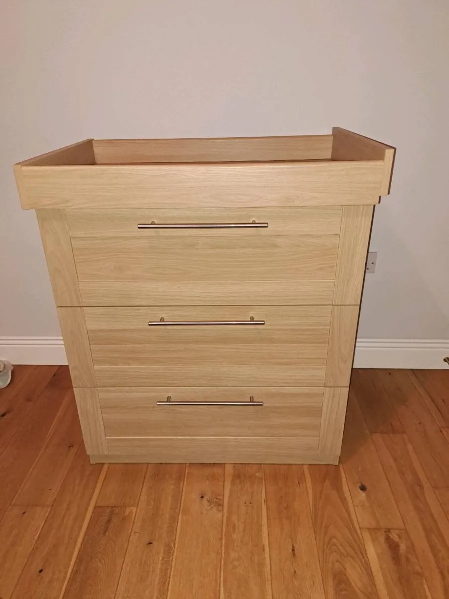Chest of drawers - Image 1