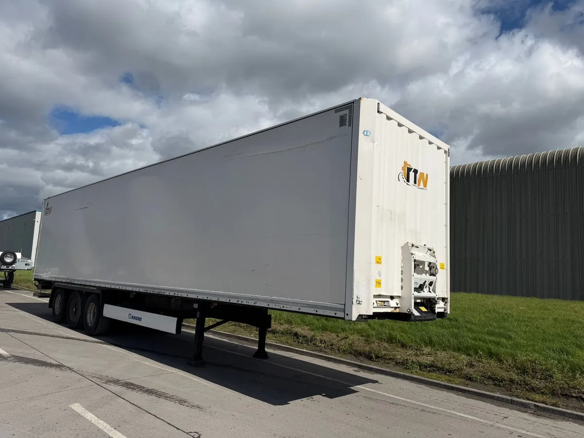 Box Vans with Tail Lift for Hire - Image 1