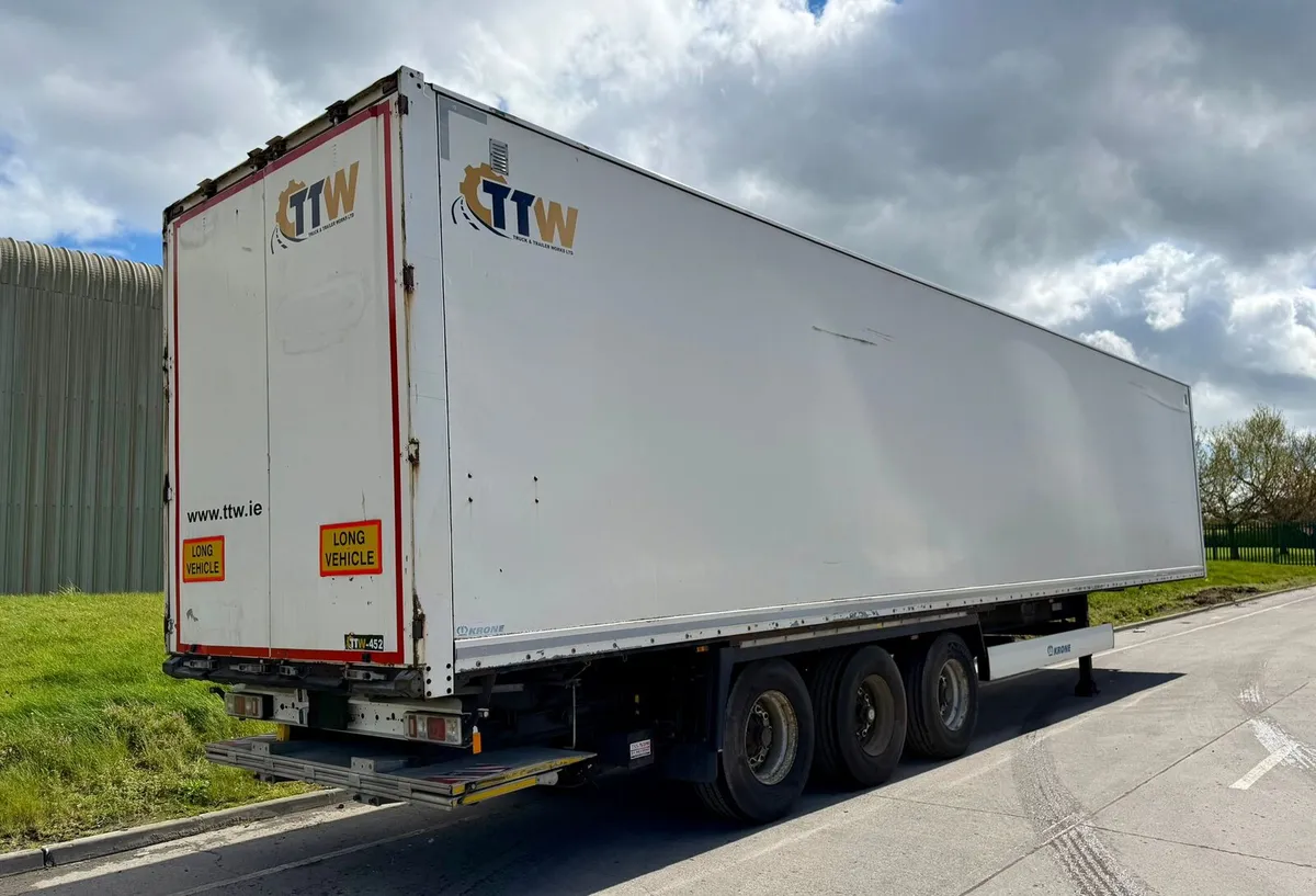 Box Vans with Tail Lift for Hire - Image 2