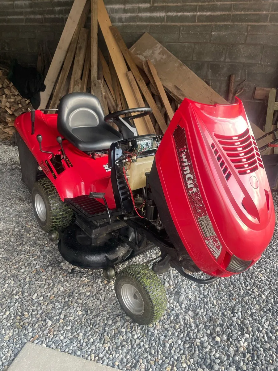 Ride on Lawn Mower - Image 1