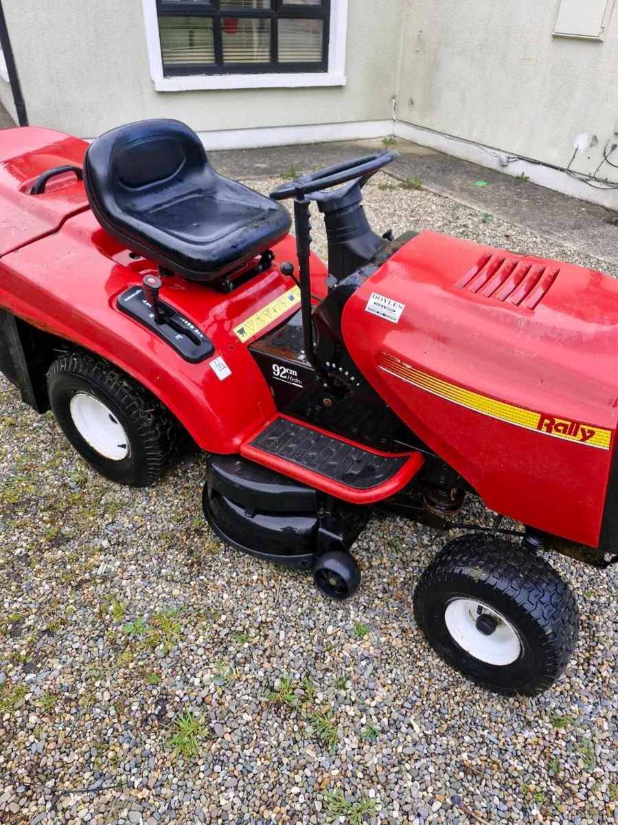 Ride on lawnmower - Image 2