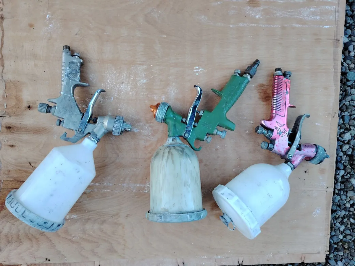 3  Spray guns. - Image 1