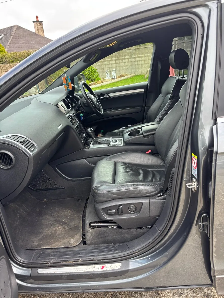 Audi Q7 - Image 2