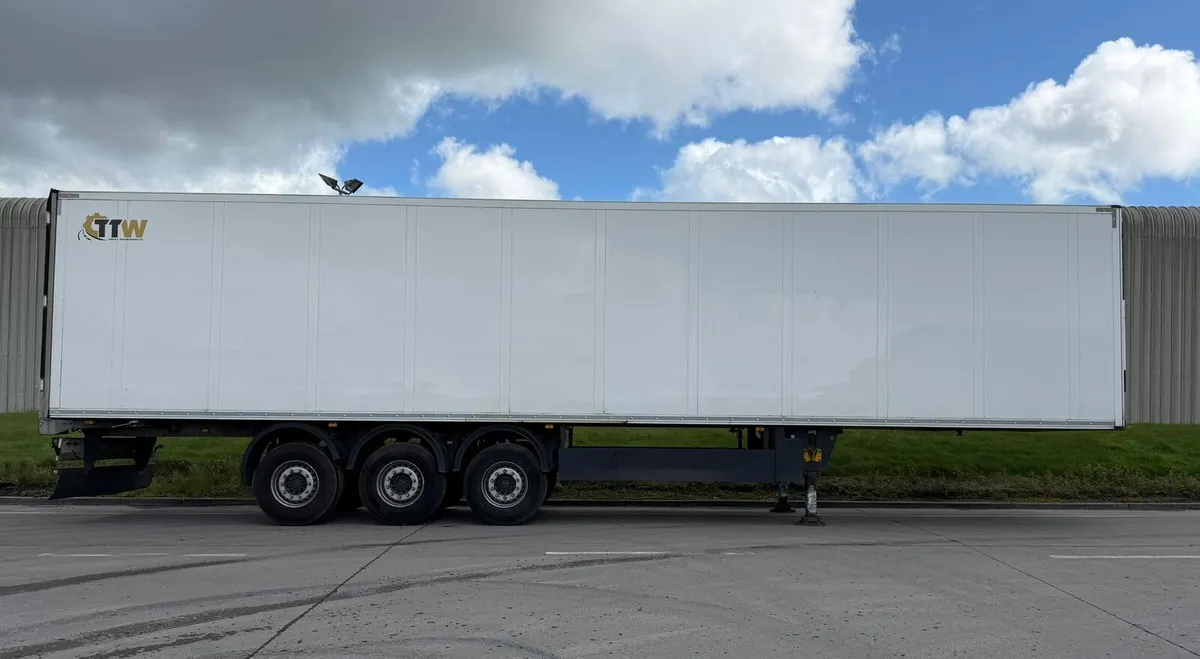 Box Van with Tail Lith for Hire - Image 2