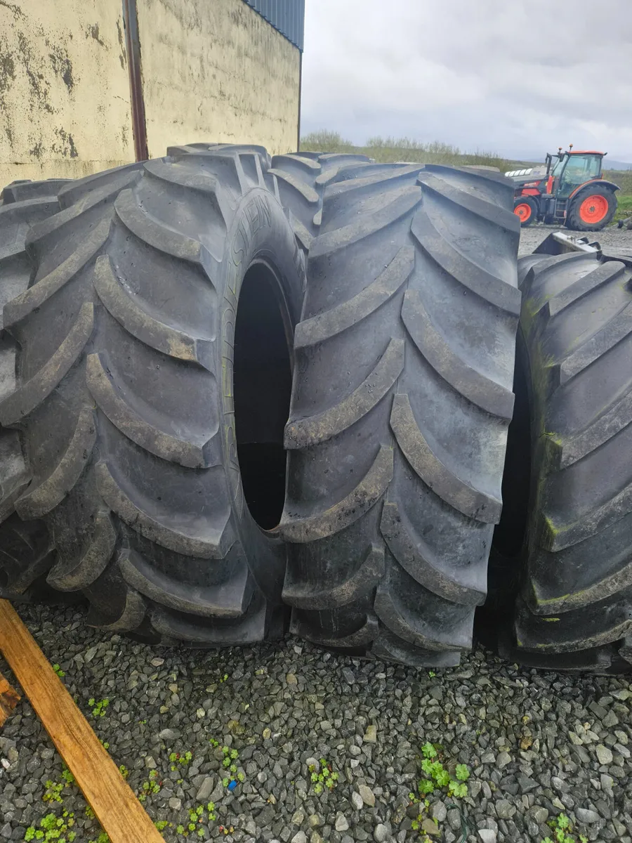 Tyres 520/70×38 - Image 1