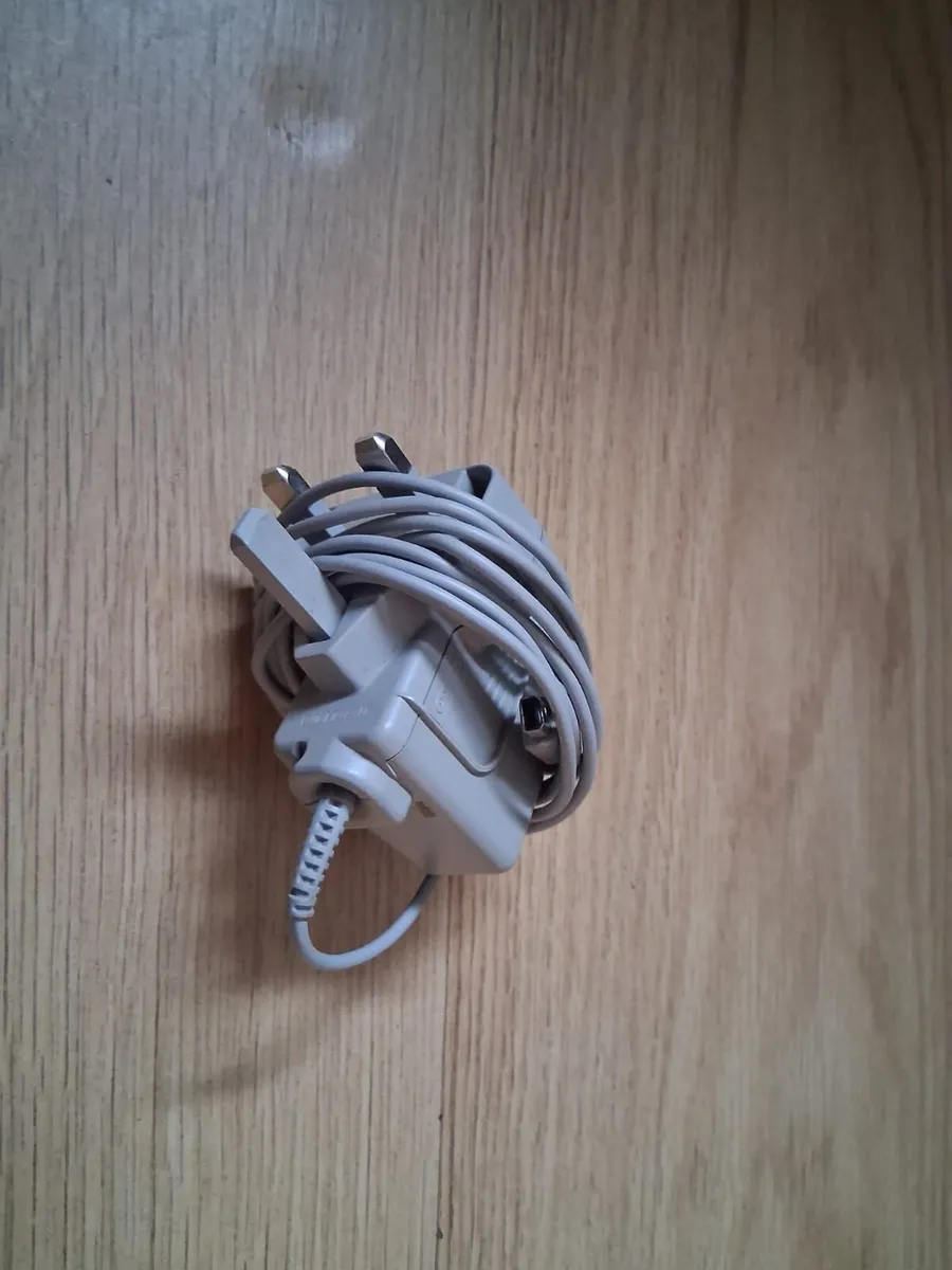 Nintendo 3DS (Case, games and charger included) - Image 1