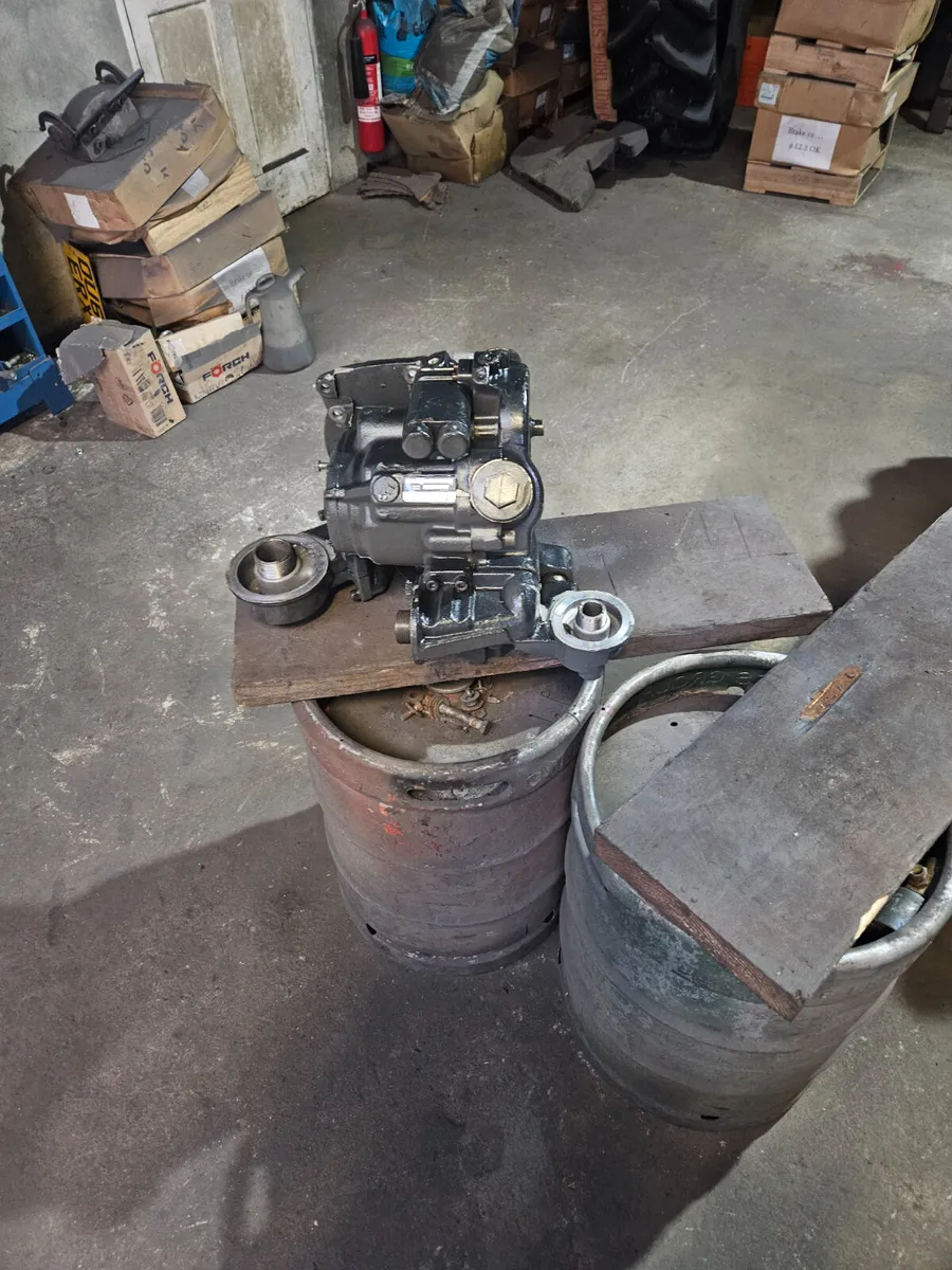 SLE Hydraulic Pump - Image 3