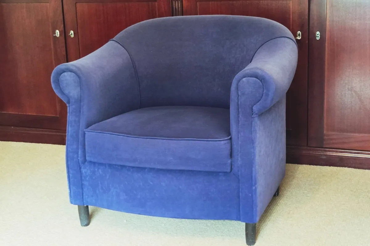 Tub Chair, Navy, Great Condition - Image 2