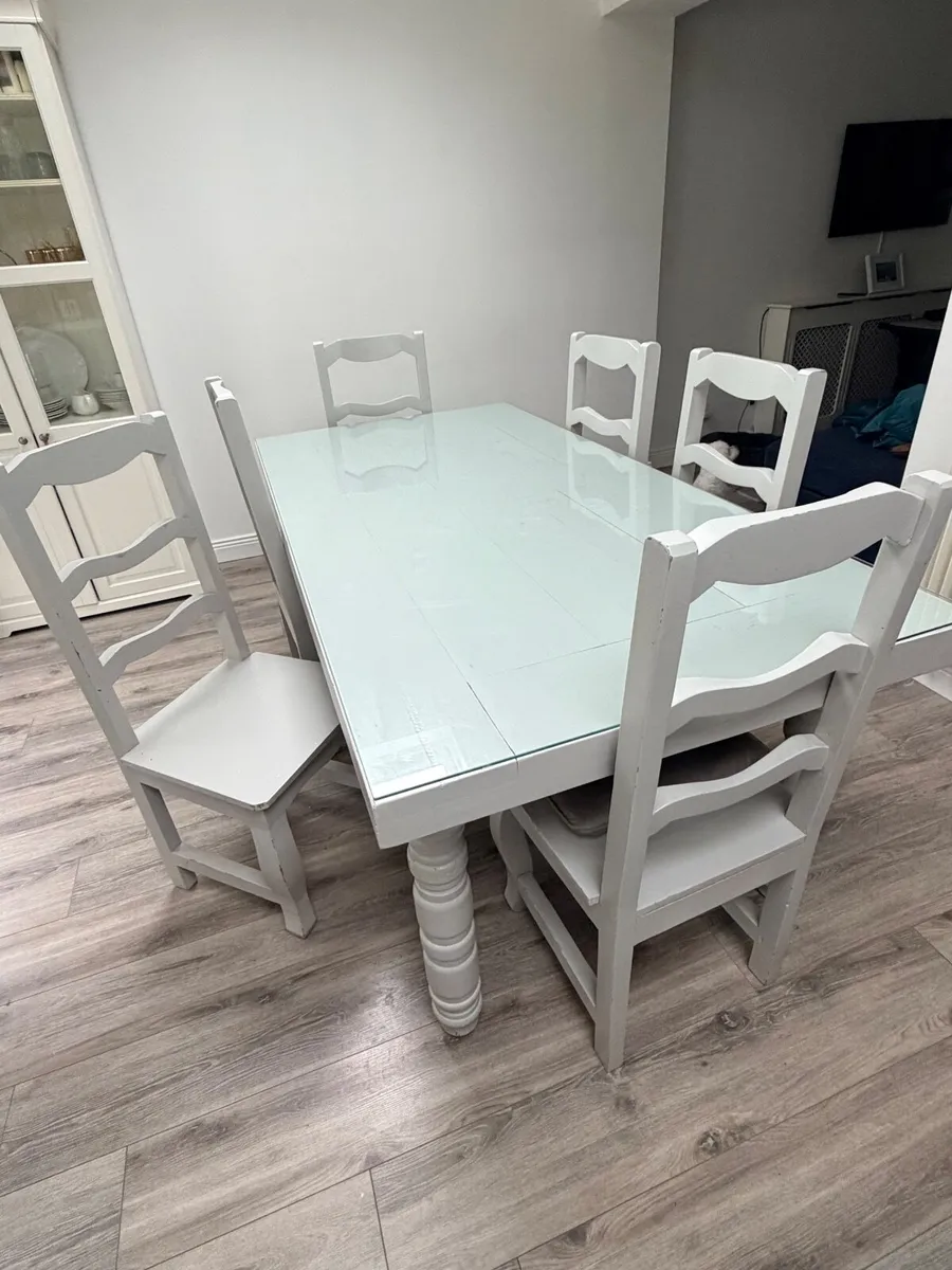 Free Dining room table and 6 chairs