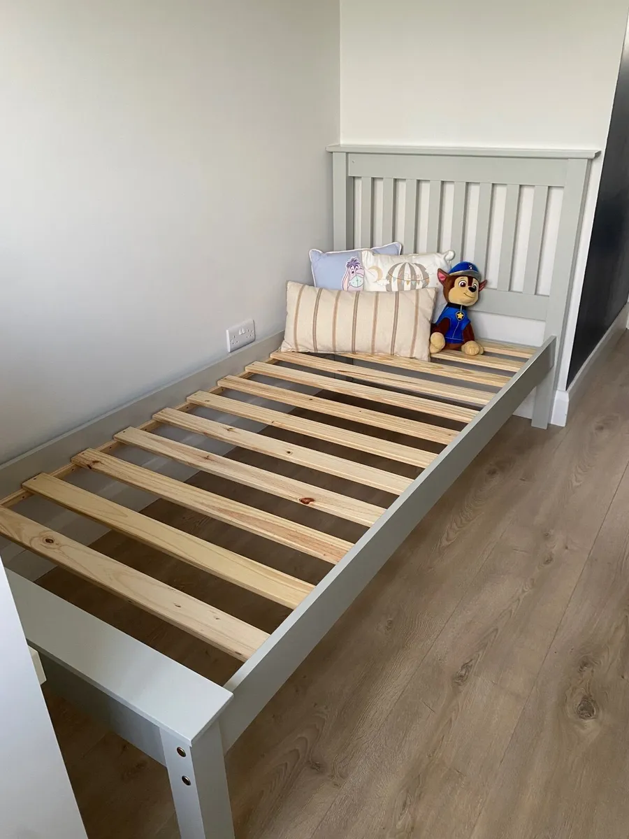 Single bed frame - Image 1