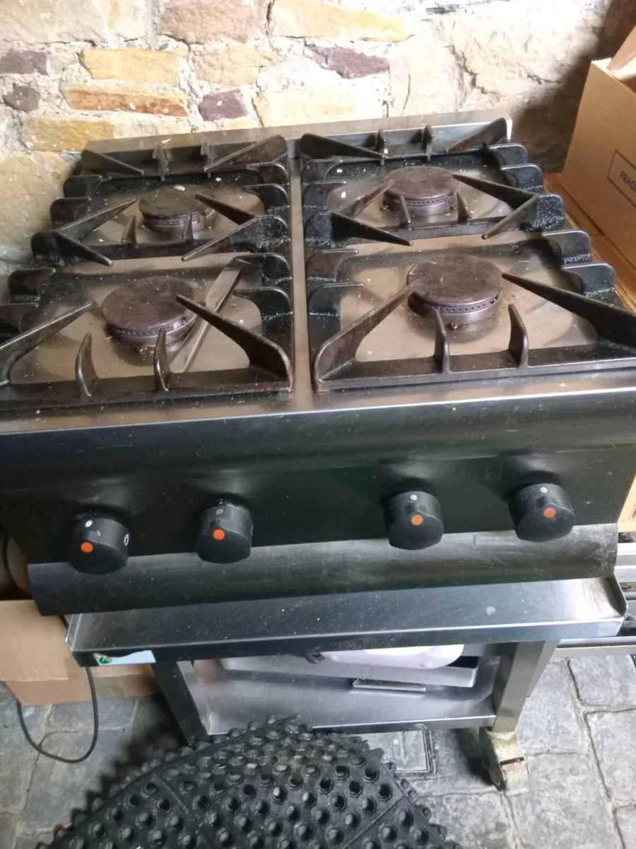 4 ring gass cooker and table - Image 2