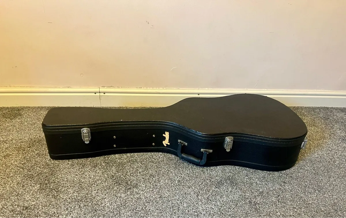 Fender acoustic guitar with original hard case - Image 4