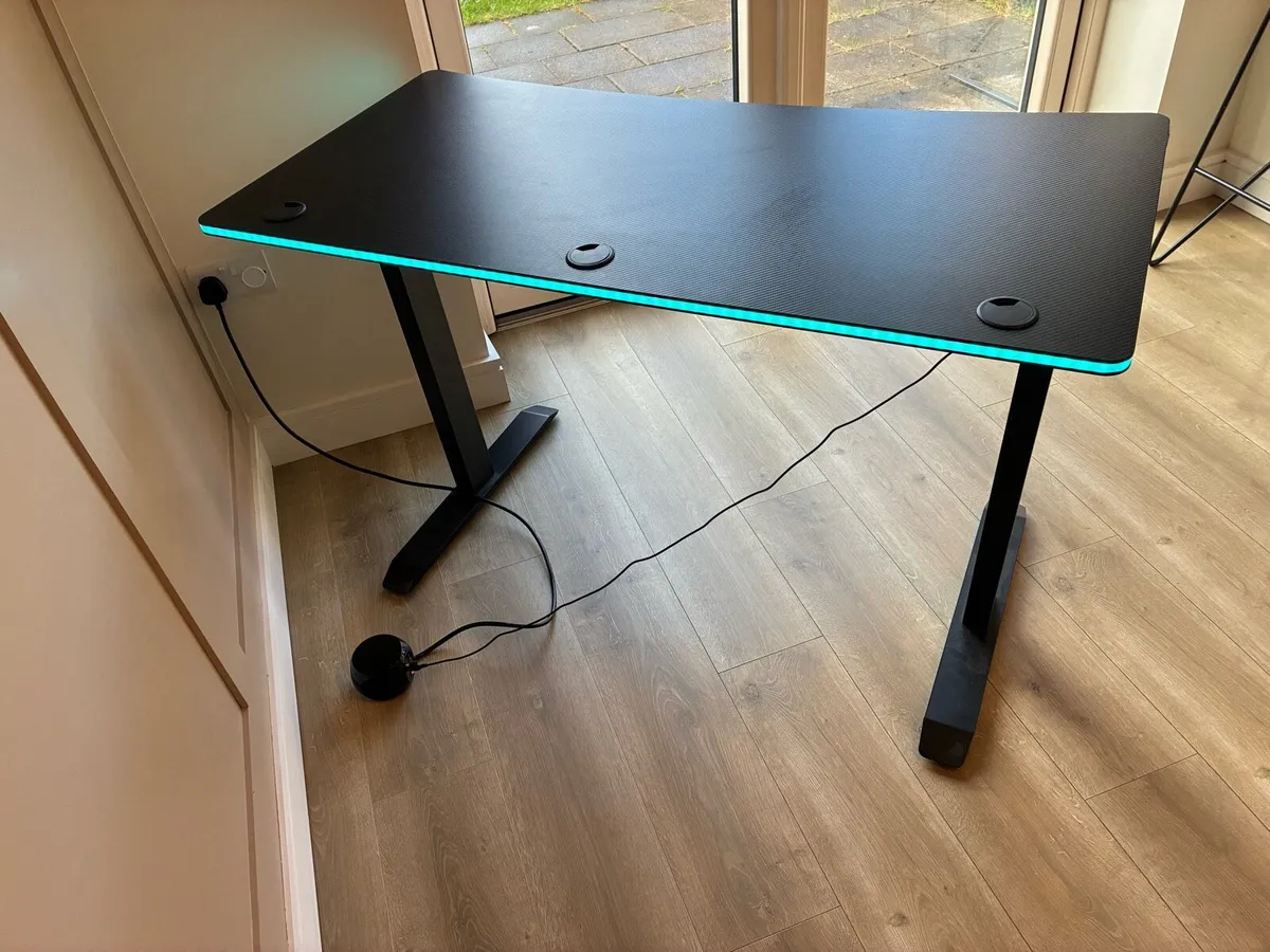 Gaming desk and chair - Image 2
