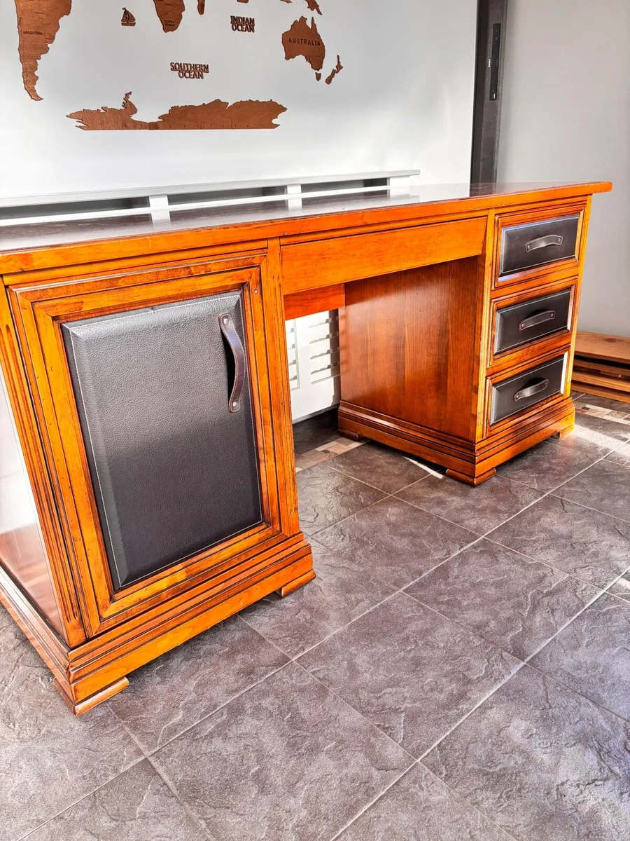 Italian Vintage desk - Image 3