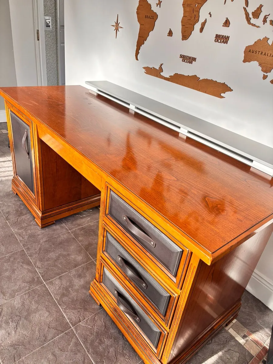 Italian Vintage desk - Image 2