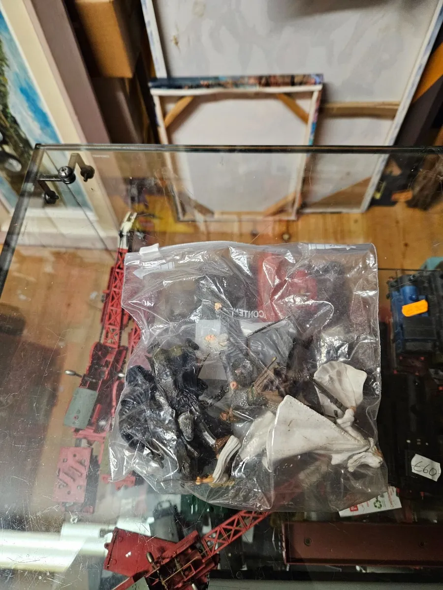 Lord of the Rings Figures - Image 1