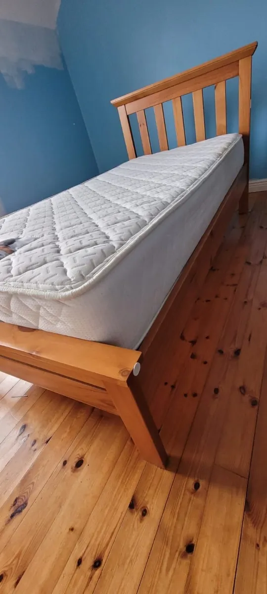 Bed and locker - Image 4