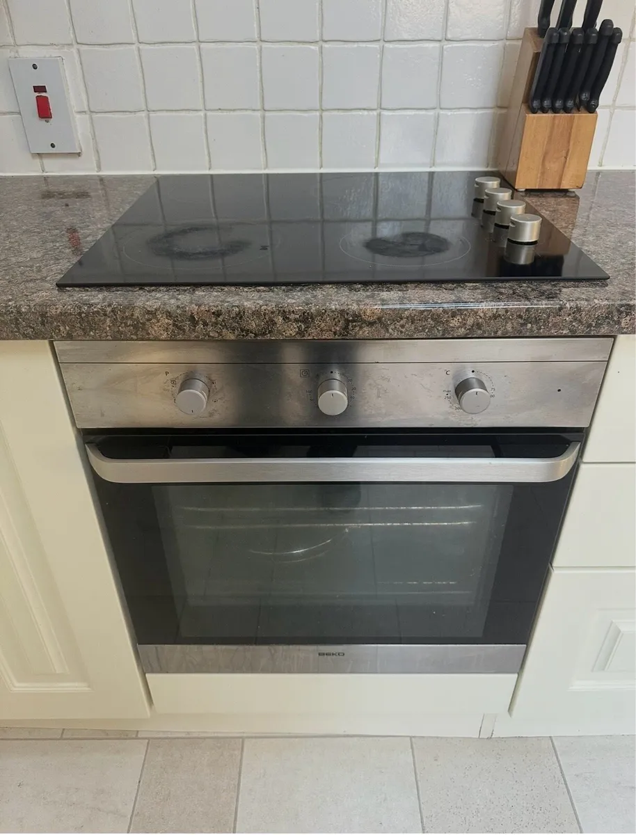 Fitted kitchen with all appliances - Image 3