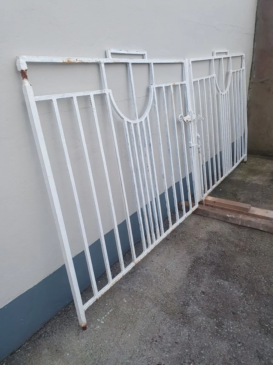 House gate - Image 2