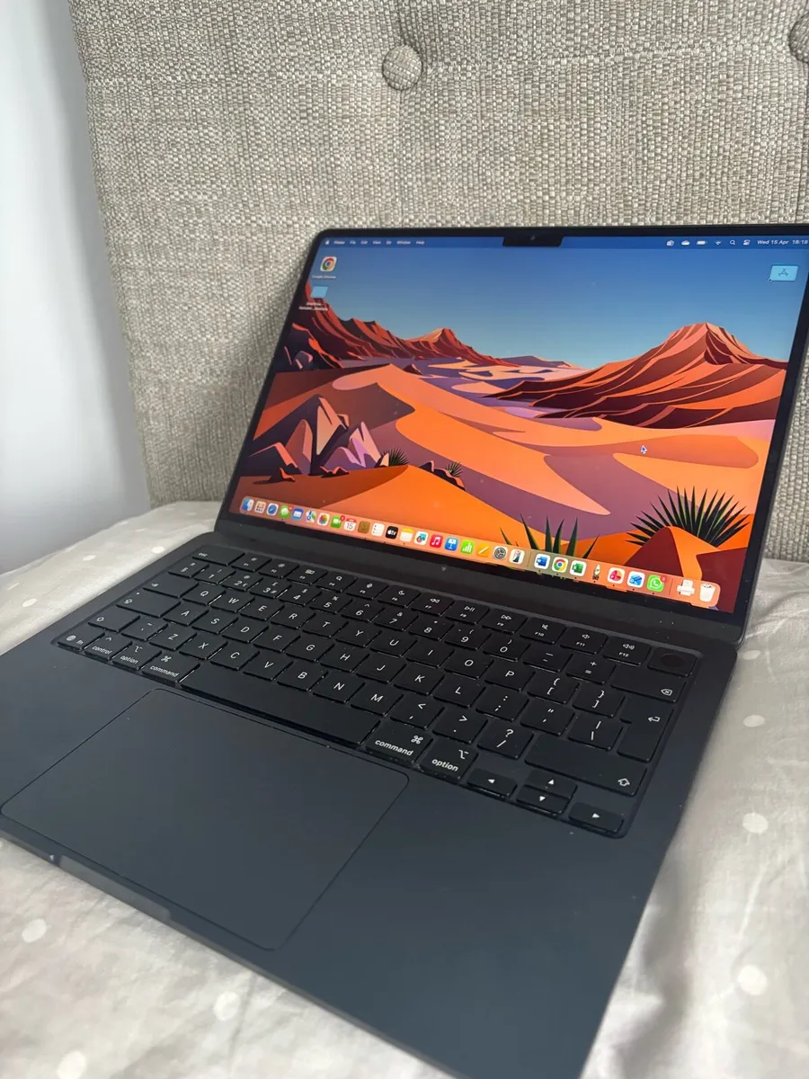 MacBook Air 13"2025 - Image 3