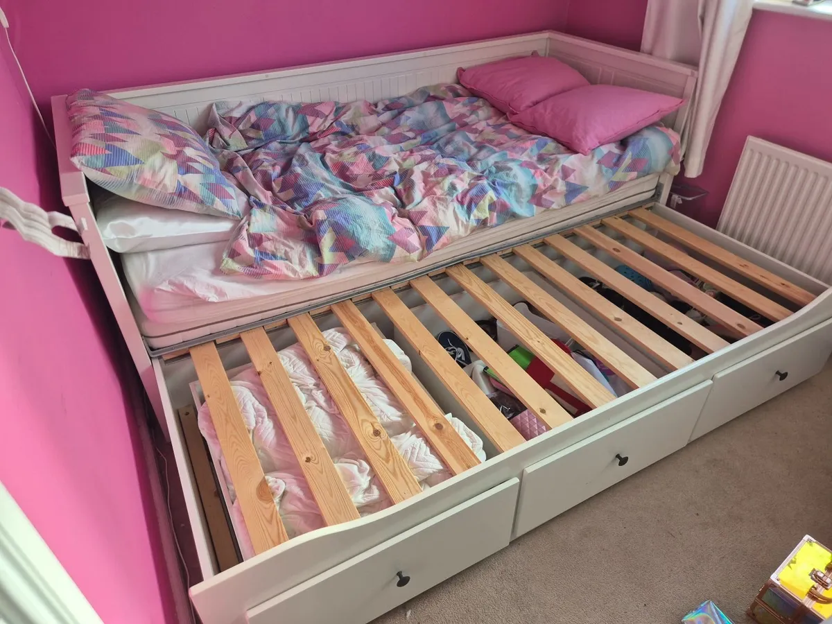 Kids pull out bed - Image 1