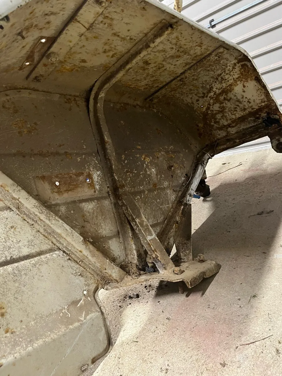 Ford 3600 Fritzmeier cab - Image 3