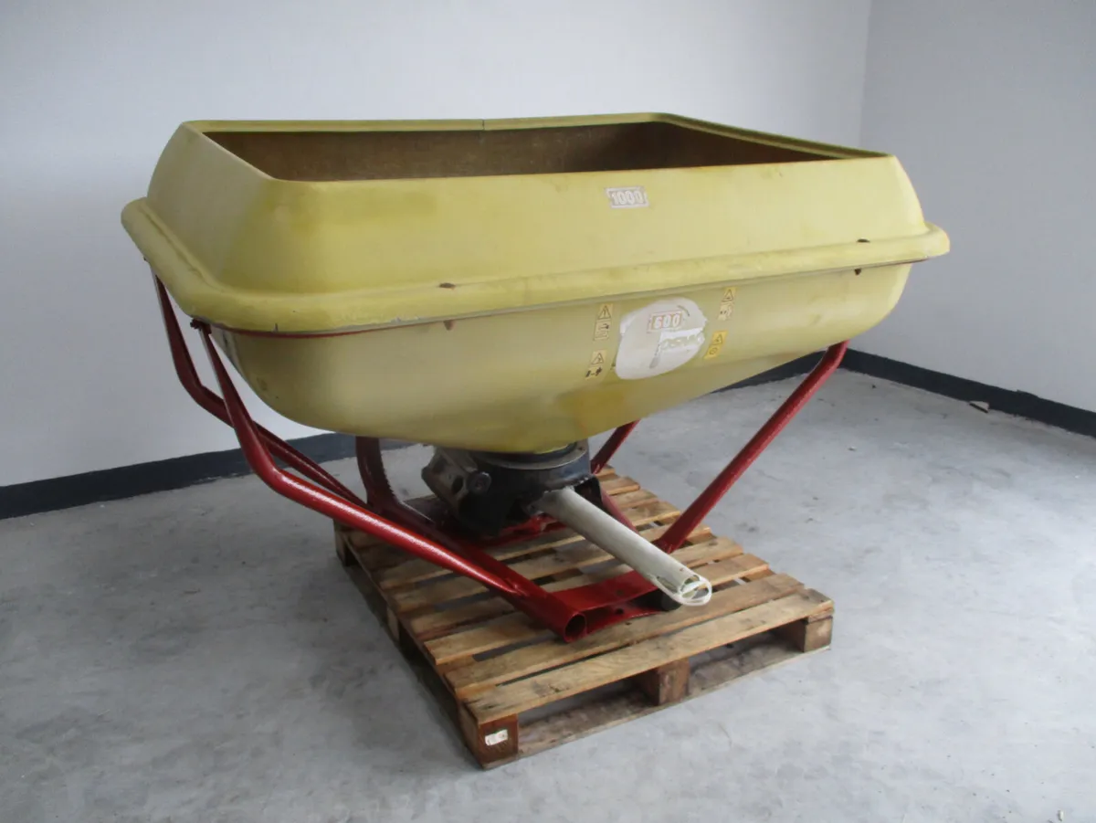Cosmo 1 ton fertliser spreader - Image 1
