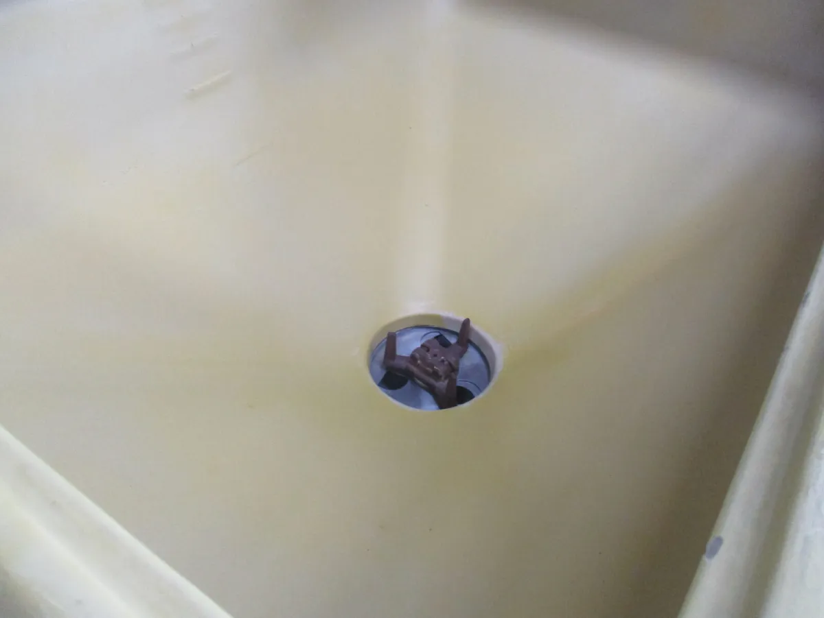 Cosmo 1 ton fertliser spreader - Image 2