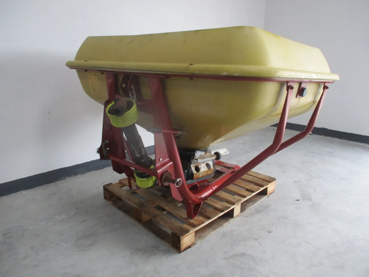 Cosmo 1 ton fertliser spreader - Image 4
