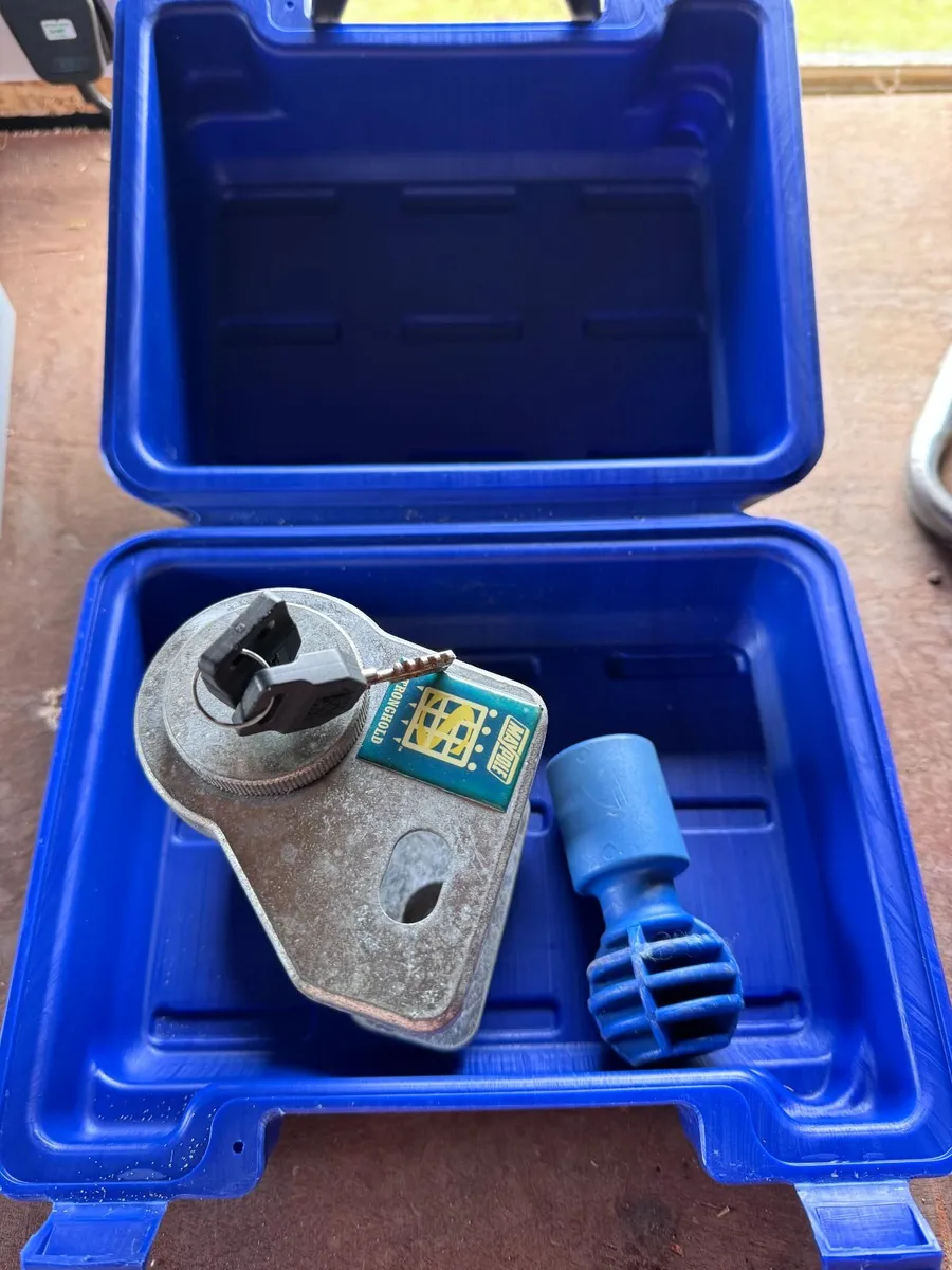 Hitch Lock Caravan - Image 3