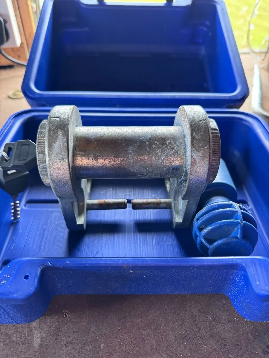 Hitch Lock Caravan - Image 1