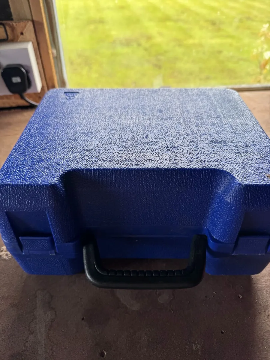 Hitch Lock Caravan - Image 4